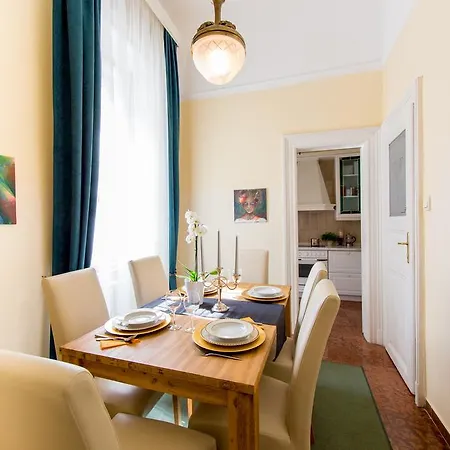 Apartment Elegant & Stylish Center