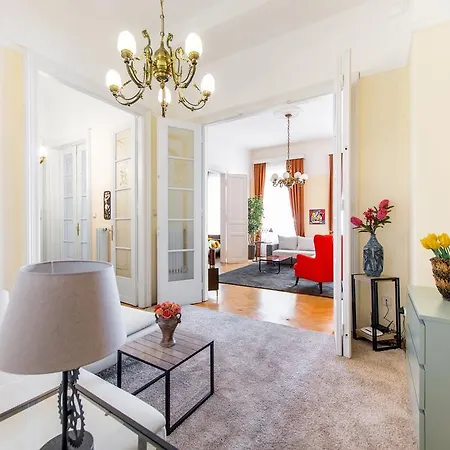Elegant & Stylish Center